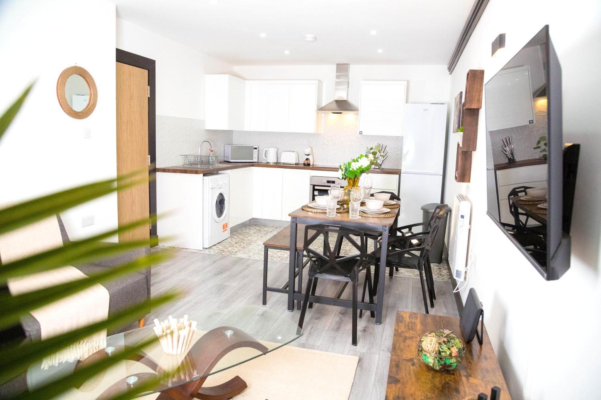 By Bevolve - Free Parking Holiday home